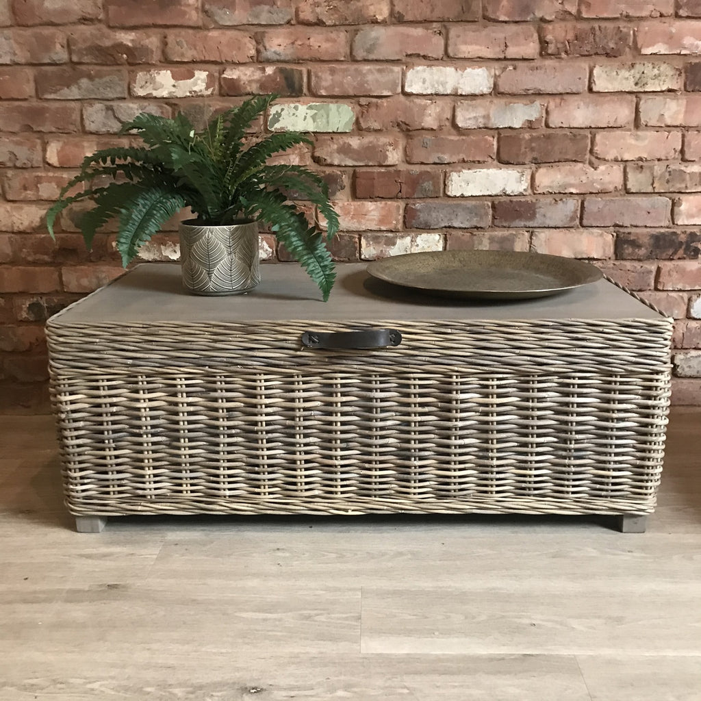 Coffee table with basket 2024 storage underneath